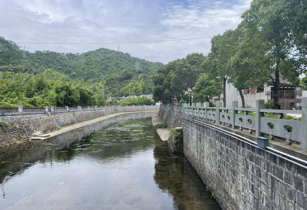 V jižní části Ningbo dnes prší mírný až silný déšť