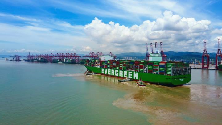Přístav Ningbo Zhoushan se spojuje s největší kontejnerovou lodí na světě Changyi