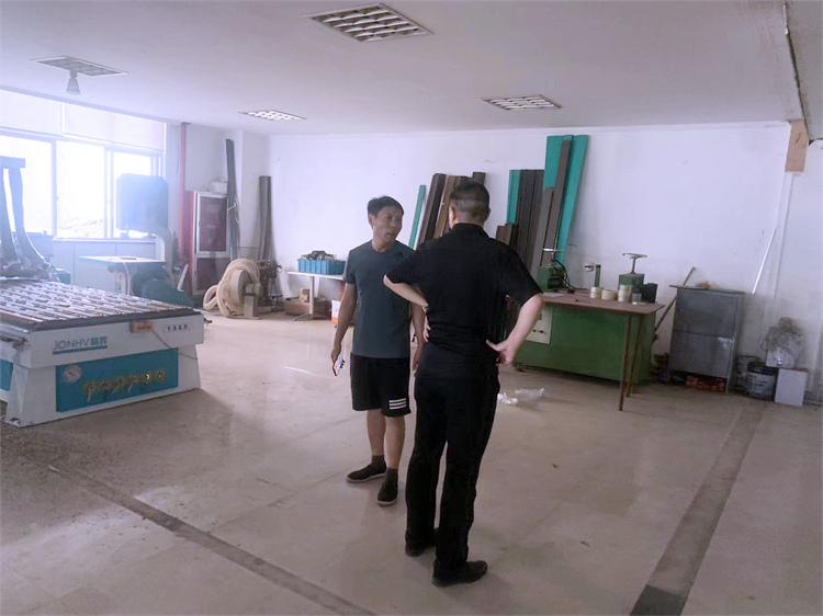 Výlet do továrny na materiály