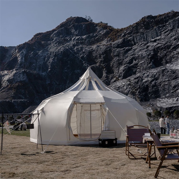 Jaké výhody přináší YMOUTDOOR venkovní plátěný zvonový stan pro glamping podnikání?